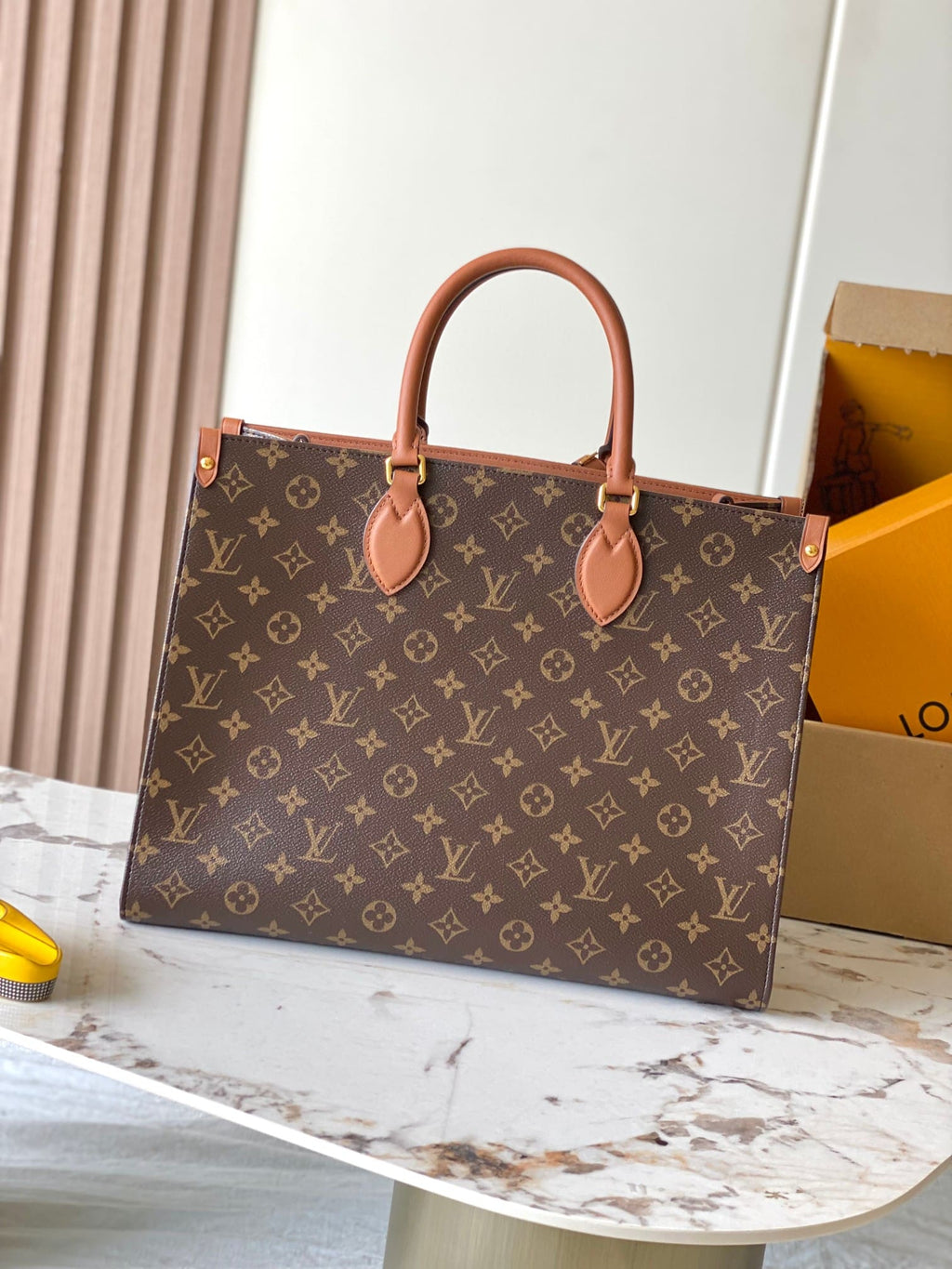 LOUIS VUITTON M14235 OnTheGo Organizer