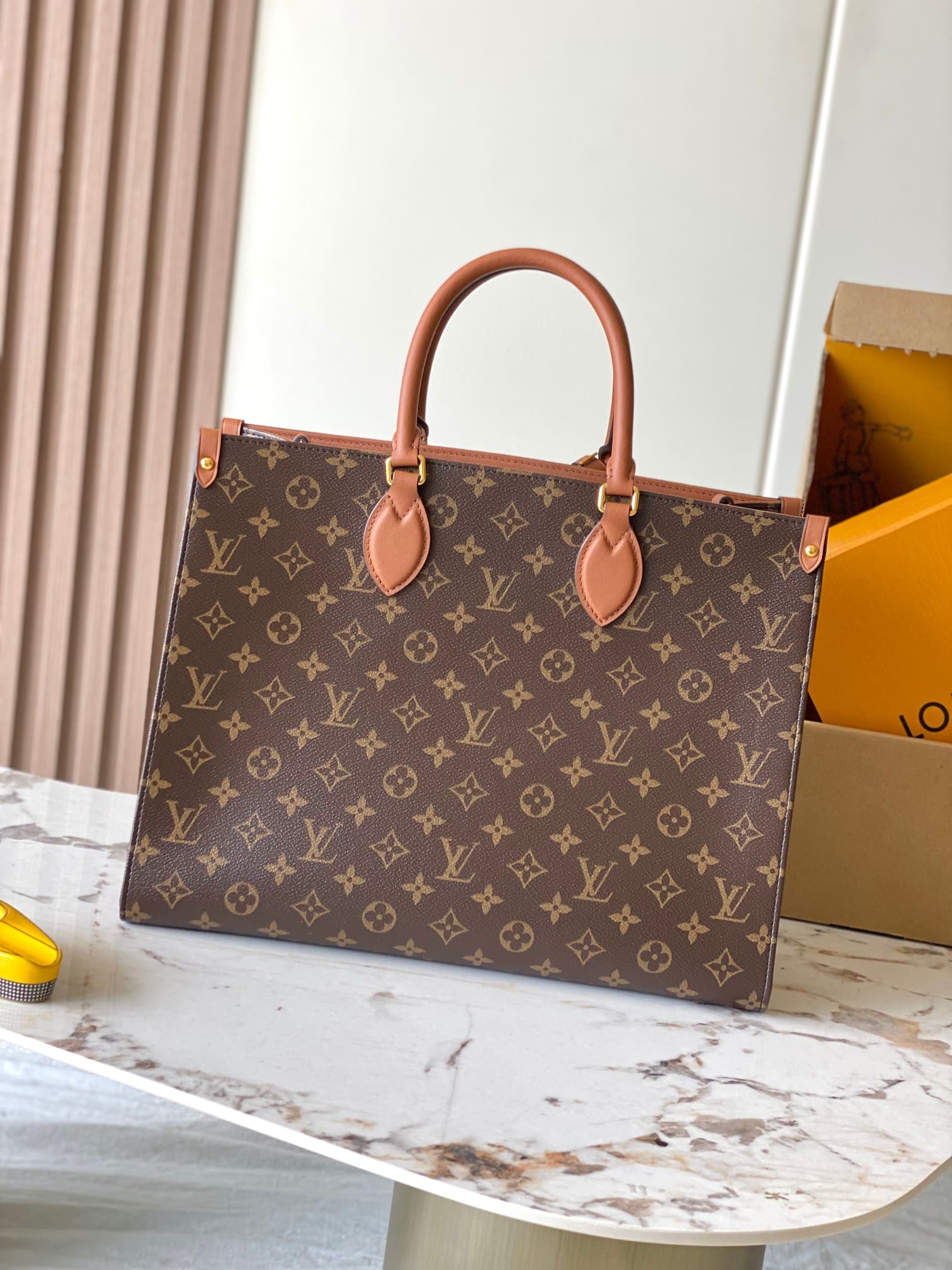 LOUIS VUITTON M14235 OnTheGo Organizer