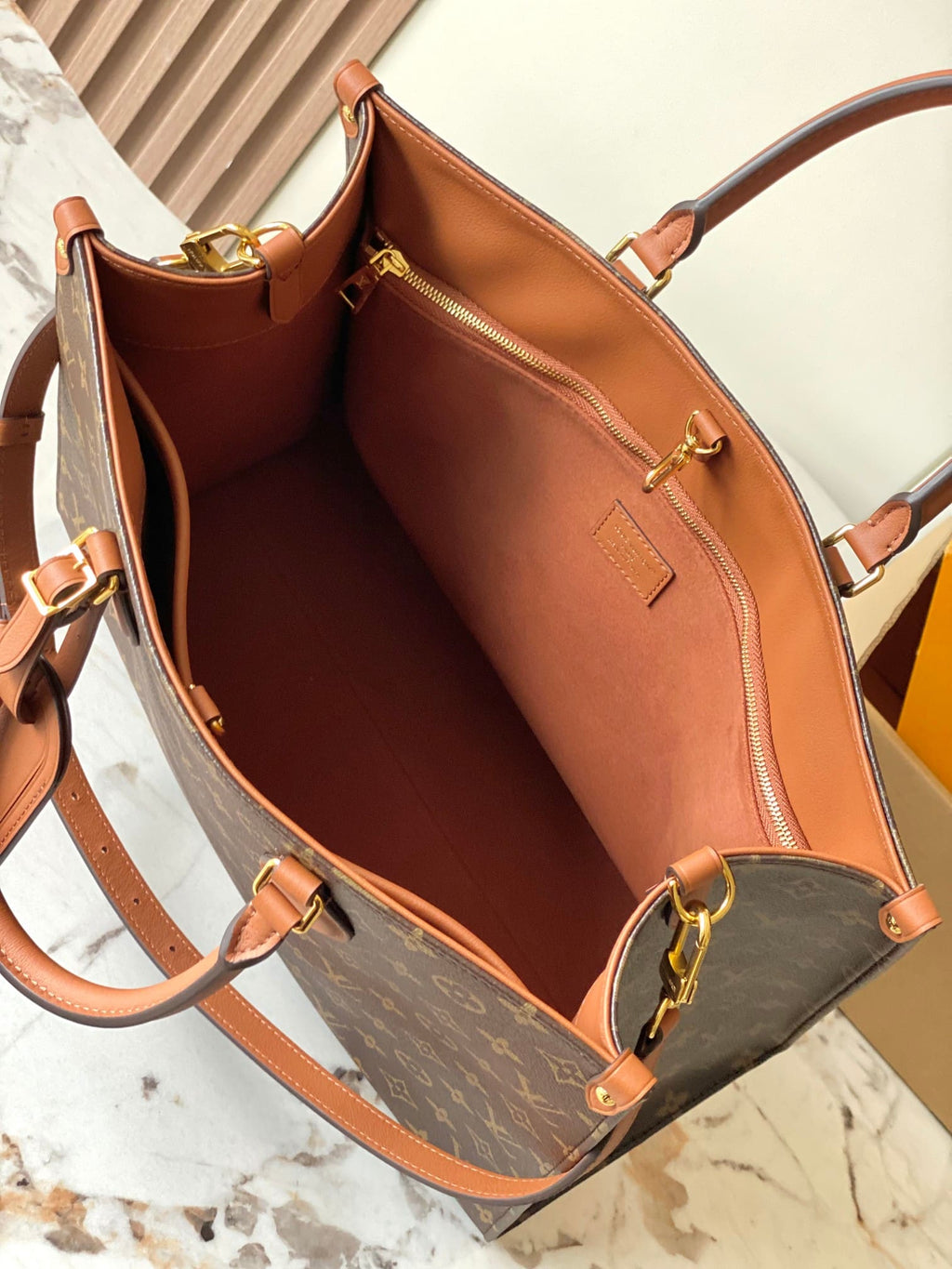LOUIS VUITTON M14235 OnTheGo Organizer